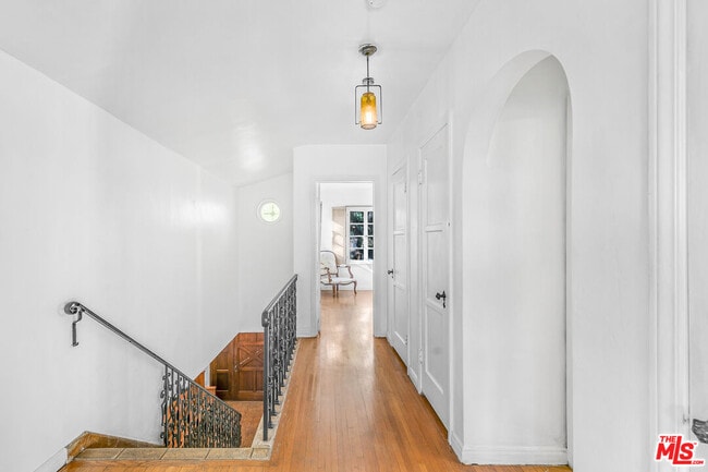 Building Photo - 1530 Valley View Rd