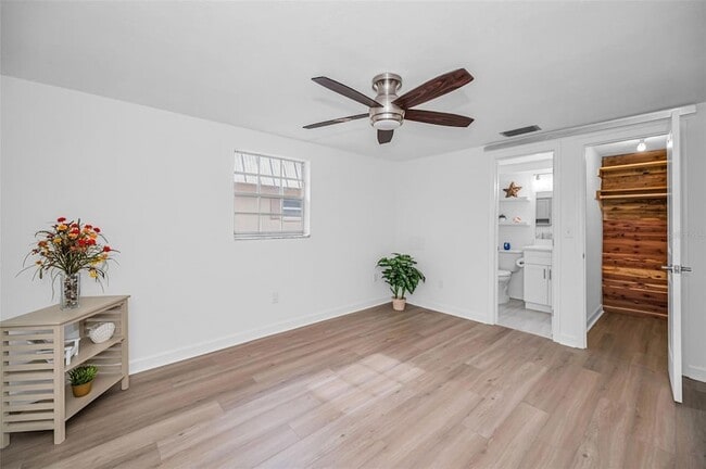 Building Photo - 4200 Hampton Dr