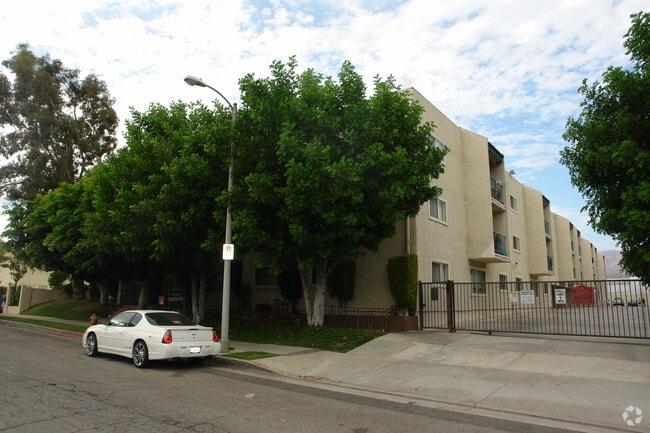 Building Photo - Lemarsh Chatsworth Apartments