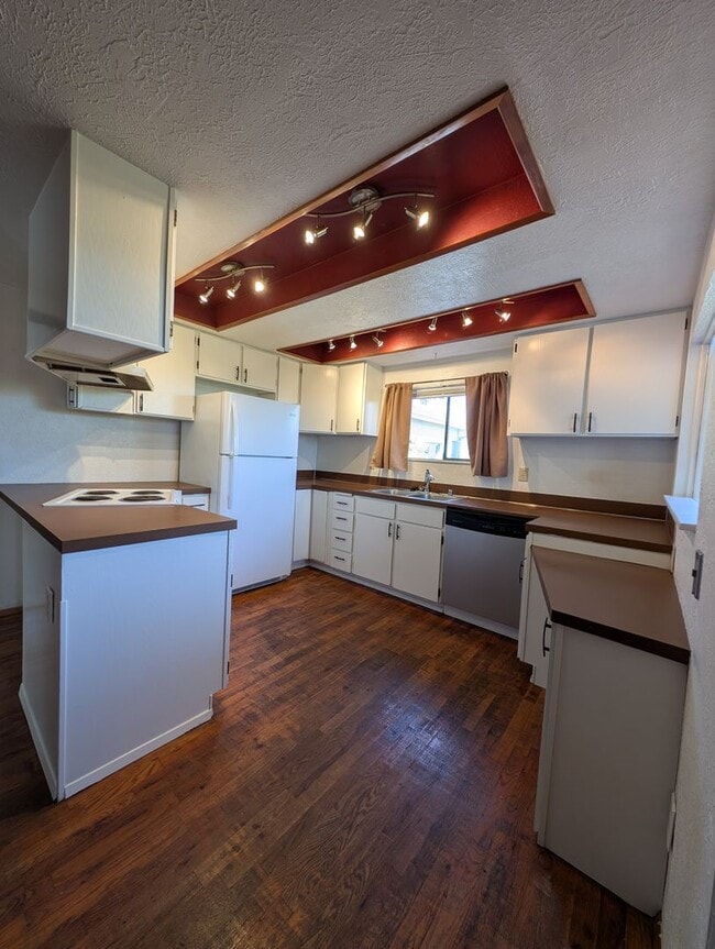 Building Photo - Well Kept Port Orchard Charmer with Stellar Seattle View, Available Now!