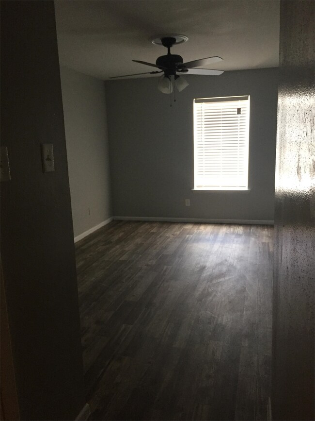 Building Photo - 9511 Contessa Dr