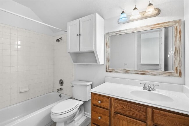 Building Photo - 100 Barberry Dr