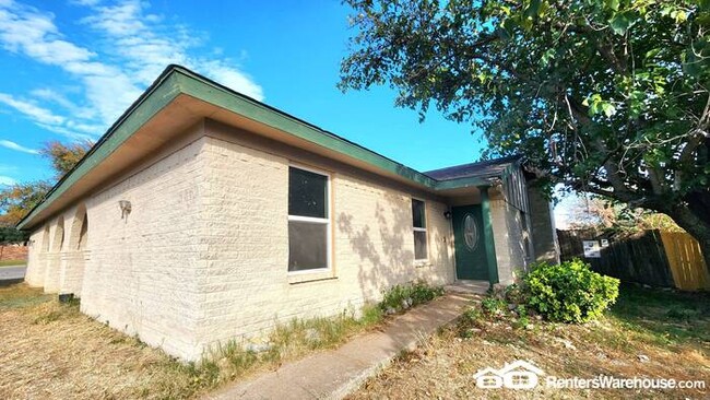 Primary Photo - Wonderful 3 bedroom duplex in West Ft Worth