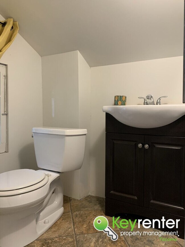 Building Photo - Charming Tacoma Craftsman House!