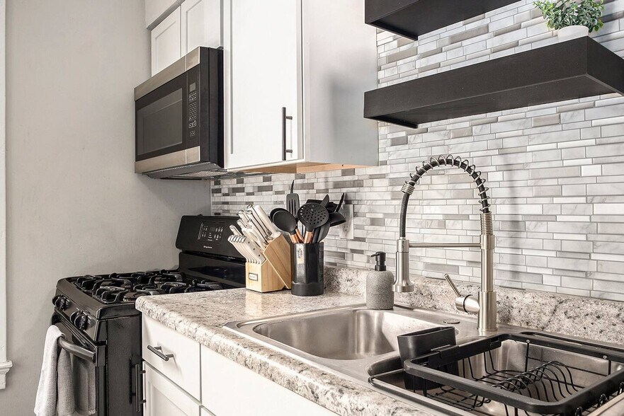 Building Photo - 415 6th St NW