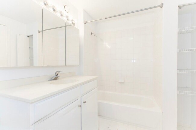 Building Photo - 545 N Dearborn St