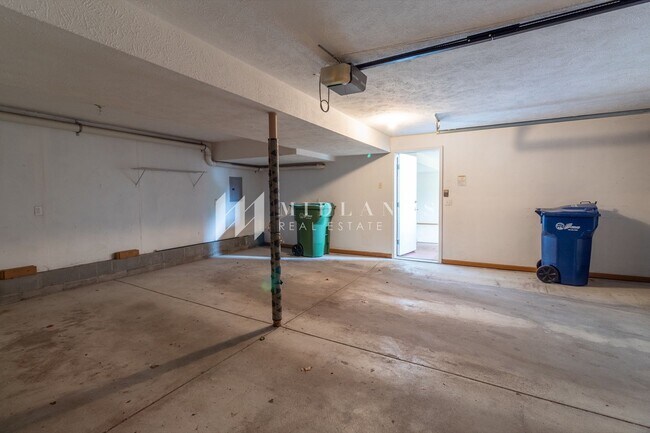 Building Photo - Two Springs Open Floor Plan