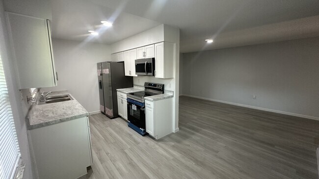 Building Photo - 821 Turtle Mound Dr