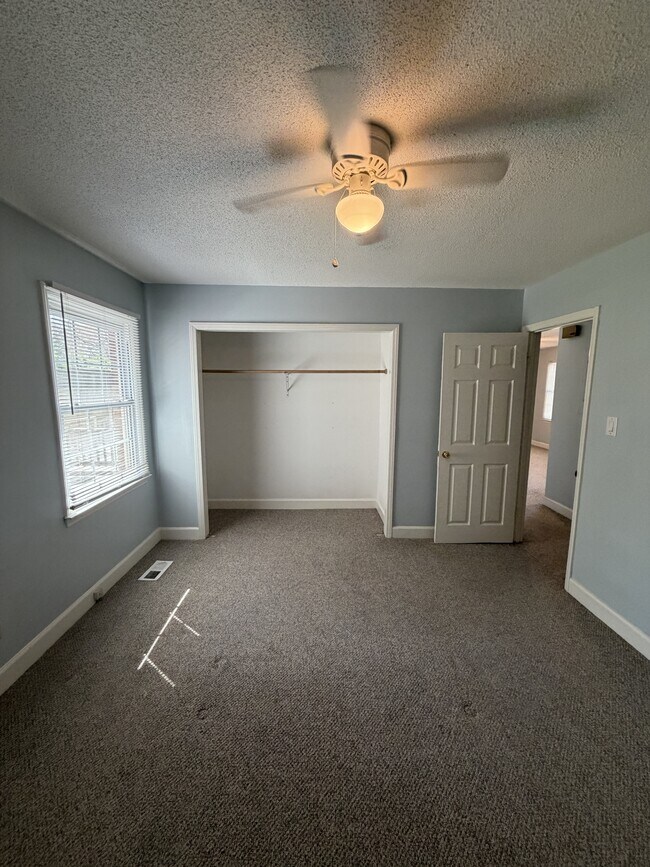 Building Photo - 1011 Brownlea Dr