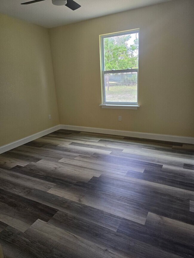 Building Photo - Gorgeous 2/1 in Homosassa!!!