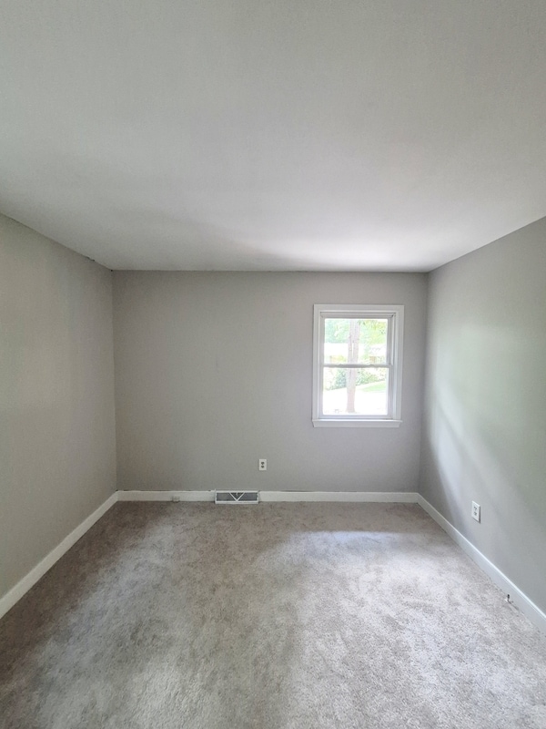 Building Photo - 3041 Clintwood Rd