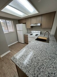 Building Photo - 2 BR/2 BA Condo with a Pool on Southside S...