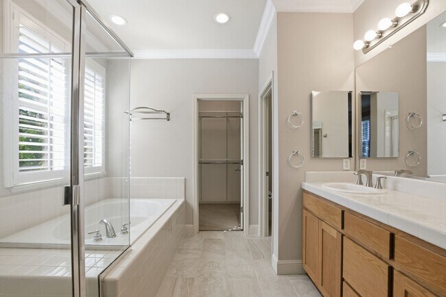 Building Photo - 4 Bed 3 Bath Single Family Home in Napa