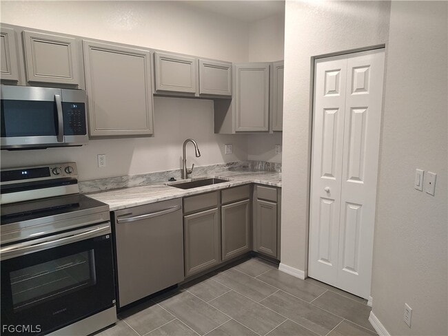 Building Photo - 2434 Laurentina Ln