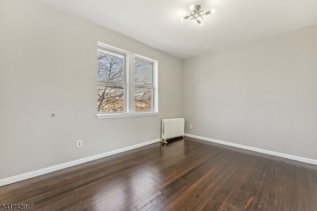 Building Photo - 1501 S Wood Ave