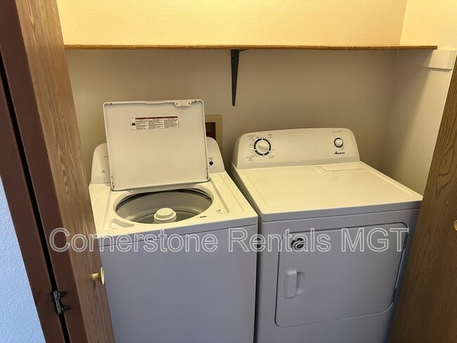 Building Photo - 1401 12th St E