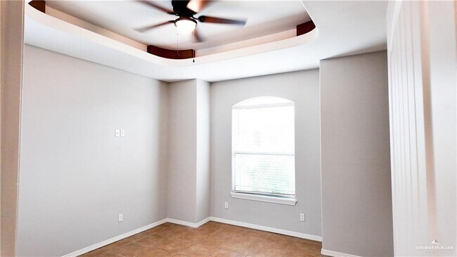 Building Photo - 10 Linva Ave