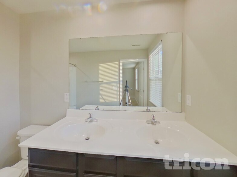 Building Photo - 467 Hobson Wy