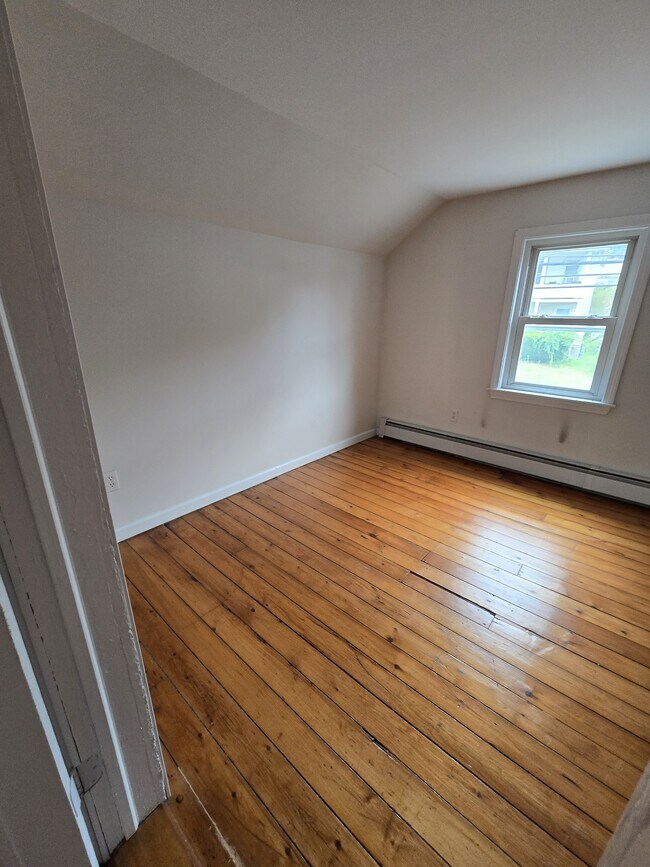 Building Photo - 257 Litchfield St