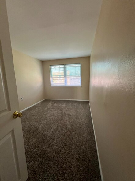 Building Photo - 10106 Calera Rd