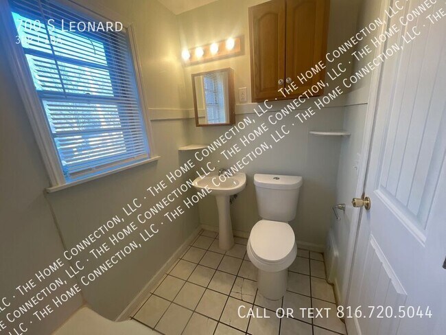 Building Photo - 700 S Leonard St