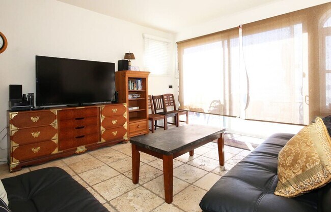 Building Photo - Amazing Townhouse in front of the beach and the ses. Gustavo Lopez AMSI