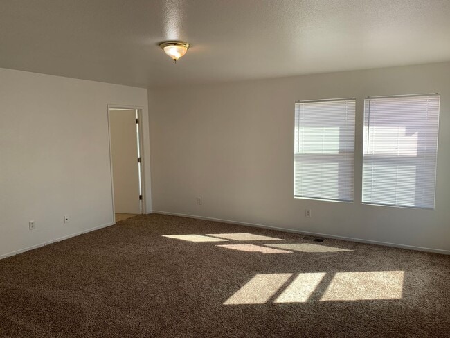 Building Photo - Beautiful 4 Bedroom 3 bath home in Merced!
