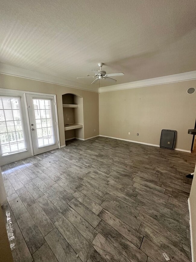 Building Photo - Beautiful 2 Bedroom 2 Bath Condo in the Ha...