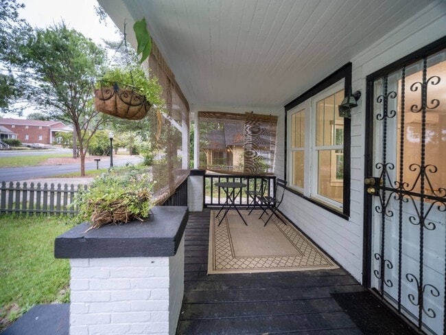 Building Photo - 414 Laurens St NW