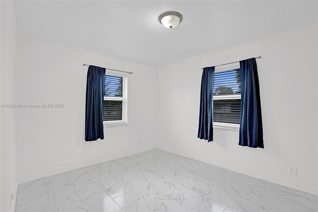 Building Photo - 3431 NW 5th Pl