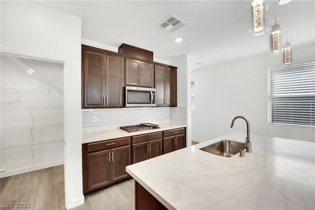 Building Photo - 1515 Pacific Baza St