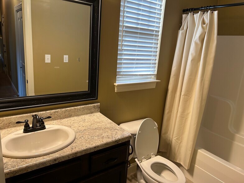 Building Photo - 1166 Stonegate Cir NW