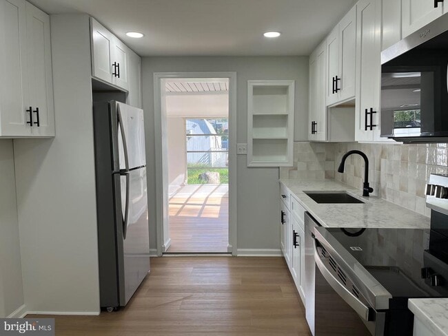 Building Photo - 402 Maple Ave