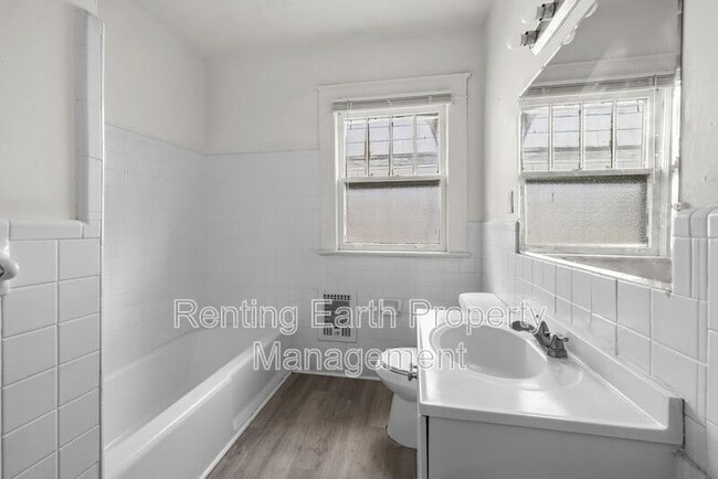 Building Photo - 1136 15th St SW