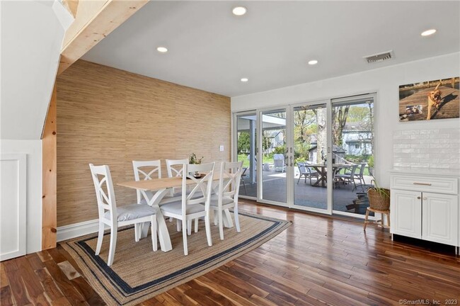 Building Photo - 80 Soundview Dr