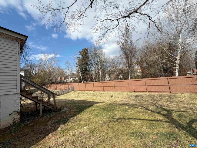 Building Photo - 1105 Little High St