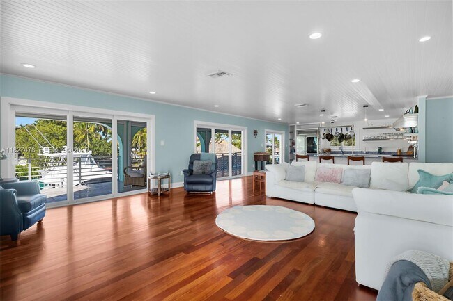 Building Photo - 232 W Seaview Dr