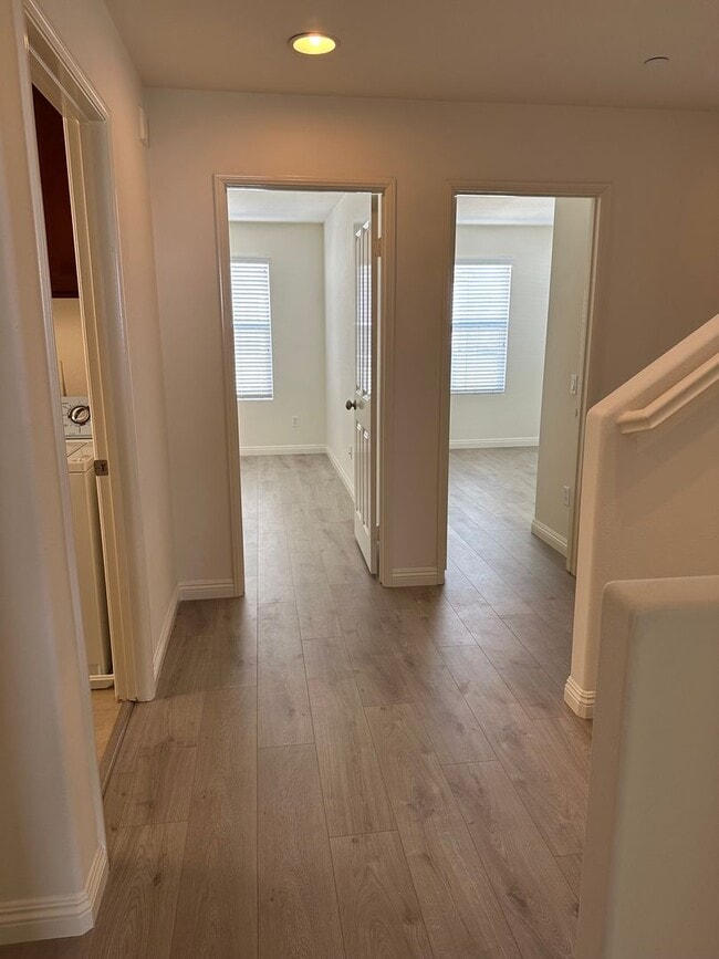 Building Photo - 3 bed  + Loft / 3.5 bath in Placentia, Ora...