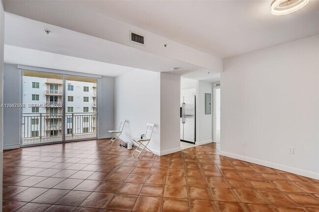 Building Photo - 2425 SW 27th Ave