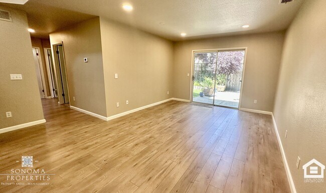 Building Photo - Light-Filled 3BD/2BA Home in Desirable Fry...
