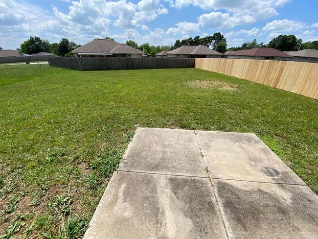 Building Photo - 3 bedroom 2 bath home in Clever, MO!