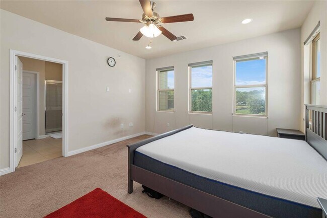 Building Photo - 6814 E Riverside Dr