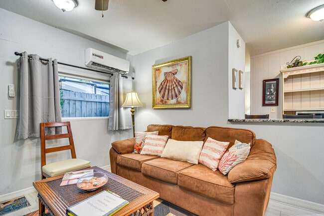 Building Photo - 1409 Maple St