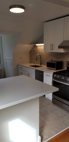 Unit 2 - 679 Park Ave W