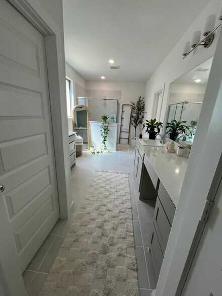Building Photo - 401 Loganberry Dr