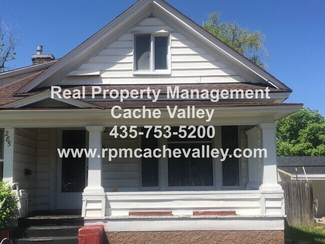 Building Photo - Charming 4 bedroom house. Available in Jul...