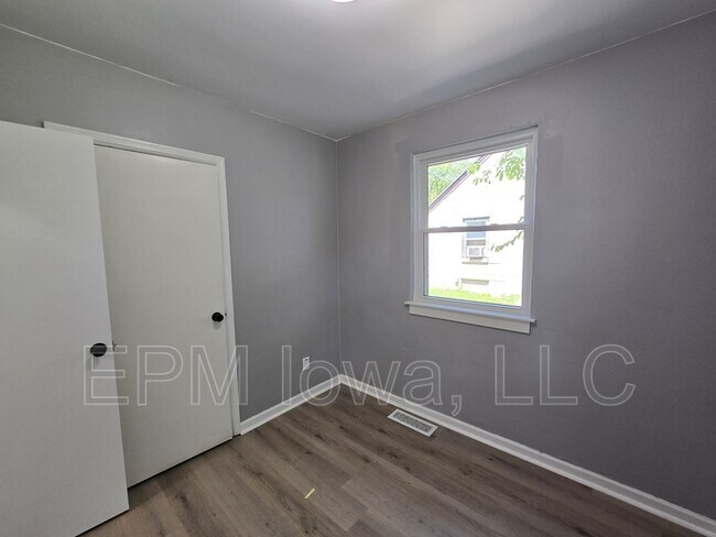 Building Photo - 2214 Idaho St