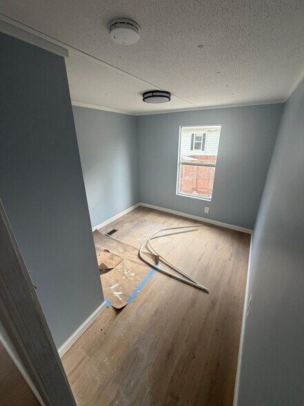 Building Photo - 100 NE Purslane St
