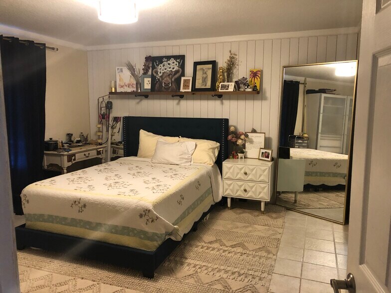 Building Photo - 230 E Story Rd