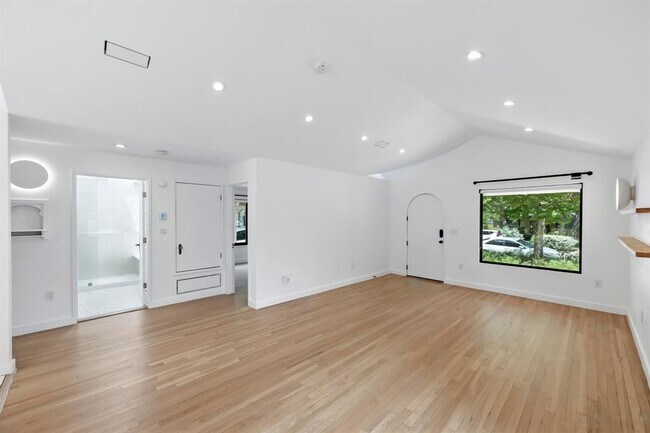Building Photo - 5207 Avenue F
